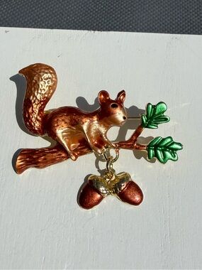 NWT Squirrel on Branch Brooch with Acorn Hanging Nuts